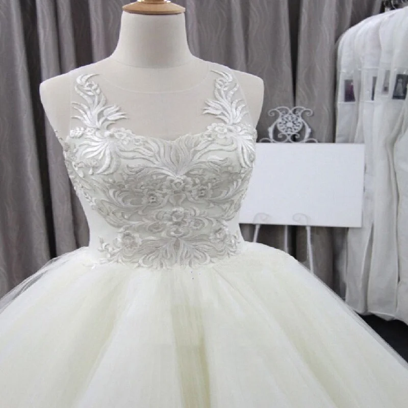 Women's Fashion-Forward Apparel End - of - Month Blowout Vintage Lace Unique Design Ivory Tulle Wedding Dresses, Gorgeous Bridal Gown, WD0074